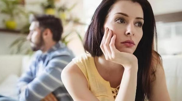 上海调查婚外情公司：女人在交往中暗示你的八种方式，别错过了她的心声